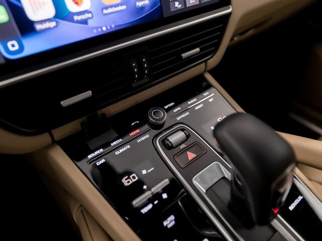 Porsche CAYENNE 3.0 E-Hybrid Sport 463Pk (SPORTCHRONO PAKKET, LUCHTVERING, SOH 95%, APPLE CARPLAY, MEMORY SEATS, STOELVERWARMING, GETINT GLAS, CAMERA, NIEUWSTAAT)