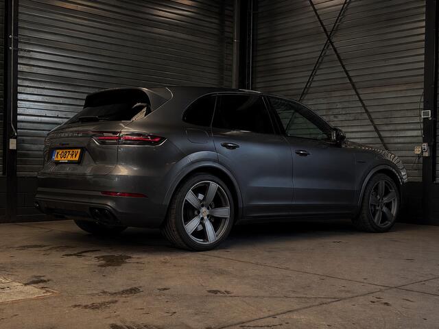Porsche CAYENNE 3.0 E-Hybrid | SOH 87% | Panodak | Sport Chrono | Luchtvering |