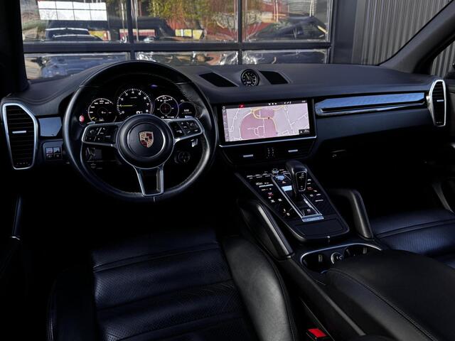 Porsche CAYENNE 3.0 E-Hybrid | SOH 87% | Panodak | Sport Chrono | Luchtvering |