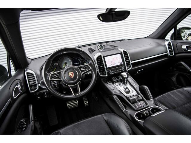 Porsche CAYENNE 3.0 S E-Hybrid | Panodak | Luchtvering | Trekhaak | Bose | Sport