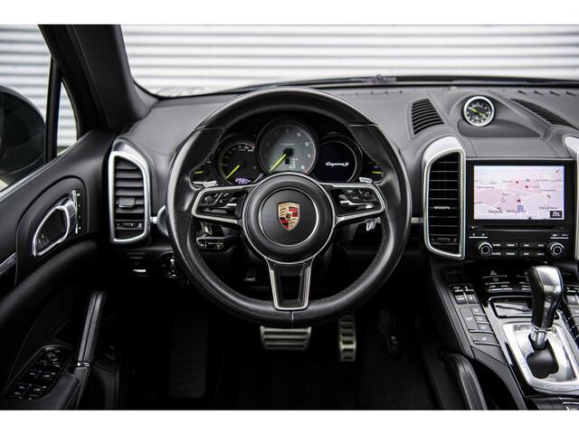 Porsche CAYENNE 3.0 S E-Hybrid | Panodak | Luchtvering | Trekhaak | Bose | Sport