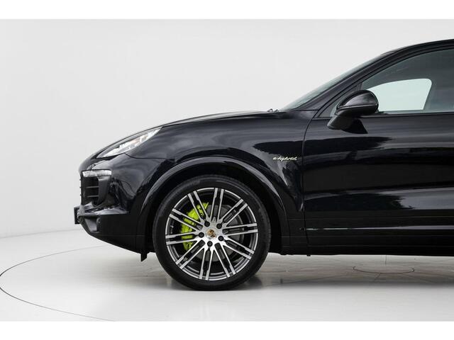 Porsche CAYENNE 3.0 S E-Hybrid | Panodak | Luchtvering | Trekhaak | Bose | Sport