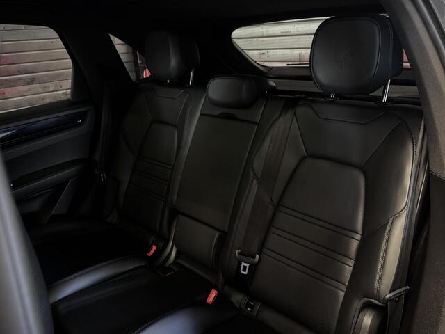Porsche CAYENNE 3.0 E-Hybrid | SOH 83% | Panorama | Bose | Luchtvering | SportDe