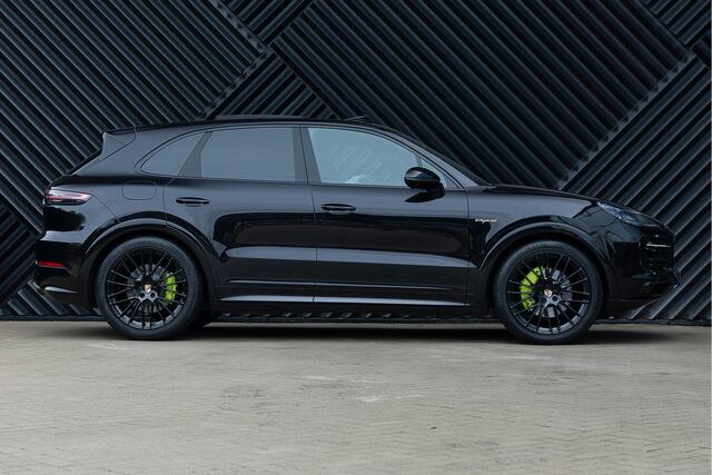 Porsche CAYENNE 3.0 E-Hybrid ACC Pano PDLS+ GTS Stoelvent. Sport Chrono Alcant.Hemel Luchtv.