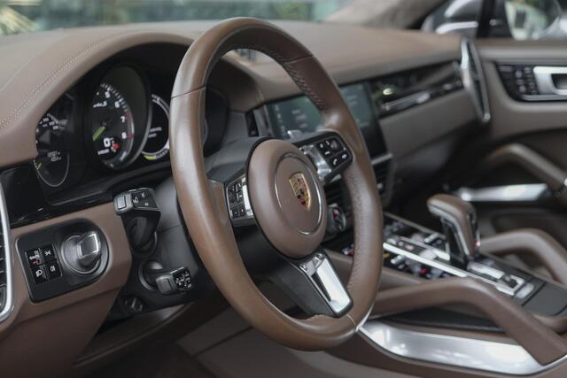 Porsche CAYENNE Coupé 4.0 V8 Turbo S 680pk E-Hybrid Panoramadak 4-wielsturing Trekhaak PDCC BOMVOL 1e Eigenaar NLauto 22" LMV