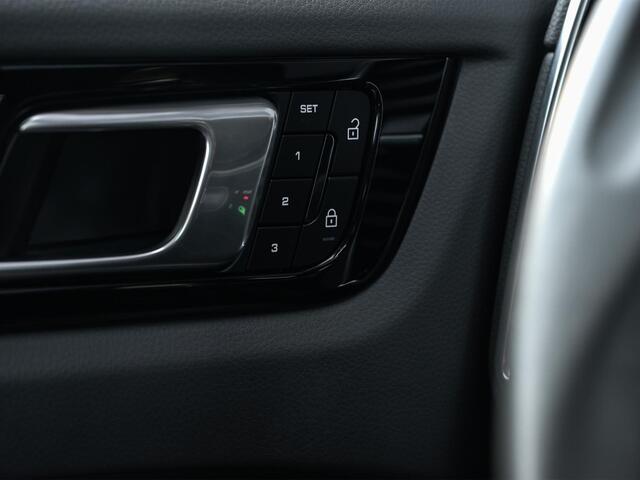 Porsche CAYENNE 3.0 E-Hybrid Platinum Edition | Panoramadak | 360 Camera | Bose | Sport Chrono | Ambiance Verlichting | Stoelverwarming V+A | Luchtvering |