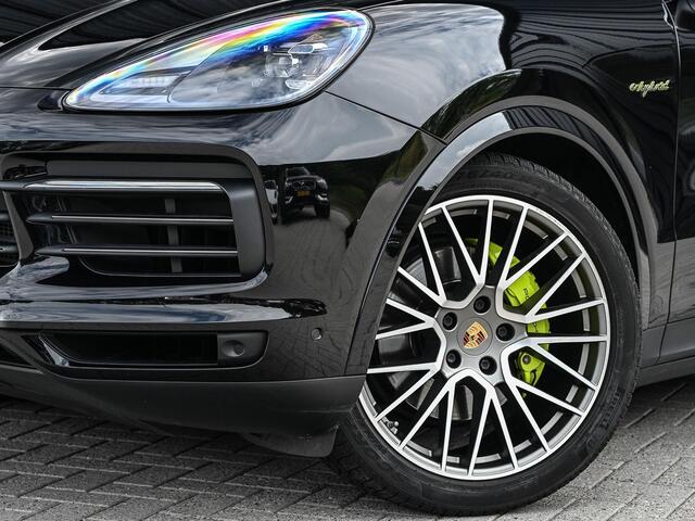 Porsche CAYENNE 3.0 E-Hybrid Platinum Edition | Panoramadak | 360 Camera | Bose | Sport Chrono | Ambiance Verlichting | Stoelverwarming V+A | Luchtvering |