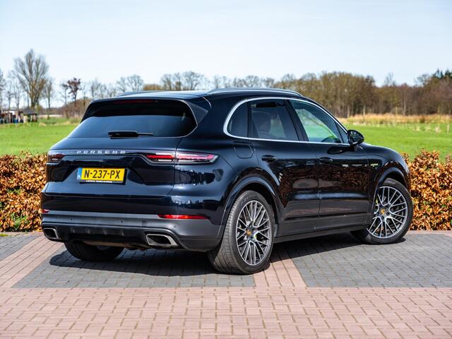 Porsche CAYENNE 3.0 E-Hybrid Aut. | Panodak | SportChrono | Softclose | 20" LM |
