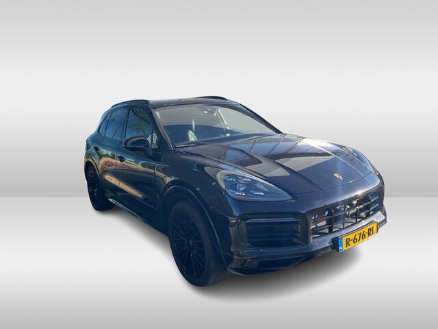 Porsche CAYENNE 3.0 E-Hybrid / Trekhaak / Panoramadak / 360Camera / Achtasbesturing / Softclose / Adaptieve Stoelen / Luchtvering / 22'' / Keyless / Sportdesign+Chrono / Sportuitlaat / Stoelverwarming+Ventilatie / Bose /