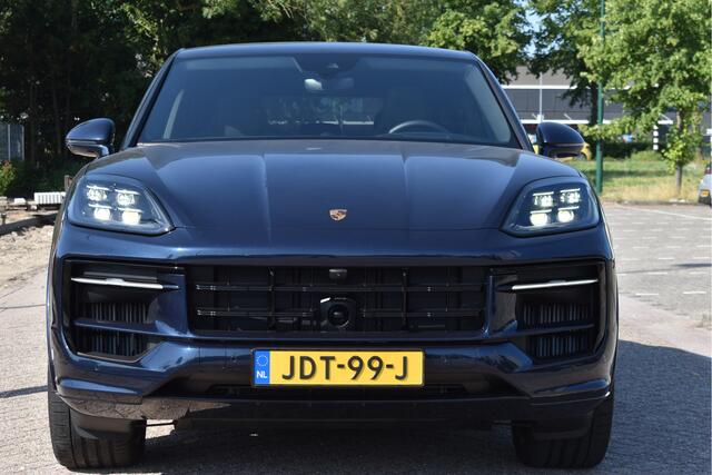 Porsche CAYENNE Coupé 3.0 E-Hybrid Spor Chrono 470 pk | NL-Auto | Keyless | Luchtvering | HUD | 360 gr. camera | Softclose | Pano | Nieuwstaat