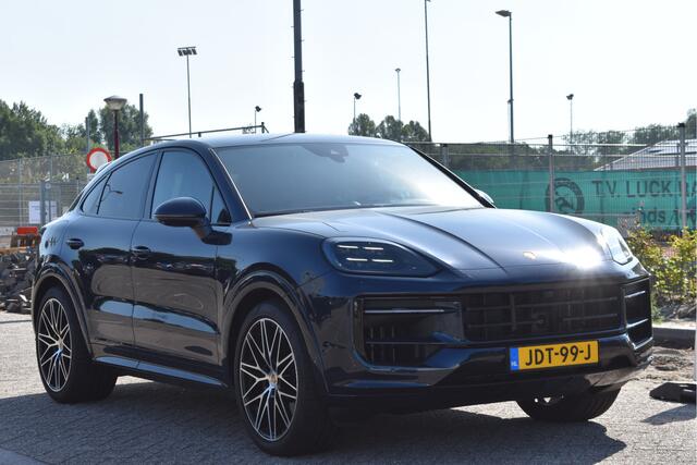 Porsche CAYENNE Coupé 3.0 E-Hybrid Spor Chrono 470 pk | NL-Auto | Keyless | Luchtvering | HUD | 360 gr. camera | Softclose | Pano | Nieuwstaat