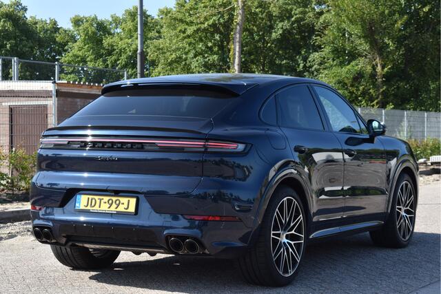 Porsche CAYENNE Coupé 3.0 E-Hybrid Spor Chrono 470 pk | NL-Auto | Keyless | Luchtvering | HUD | 360 gr. camera | Softclose | Pano | Nieuwstaat