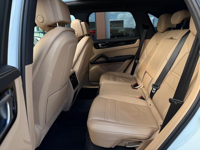 Porsche CAYENNE 3.0 | SportDesign | Pano | SportChrono | Luchtvering | ACC | Stoelkoeling | 340PK