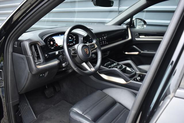 Porsche CAYENNE Coupé 3.0 E-Hybrid Sport Design Carbon | Pano | Bijrijdersdisplay | ACC | Bose | 18-voudig Stoelen | 22'' Wielen |