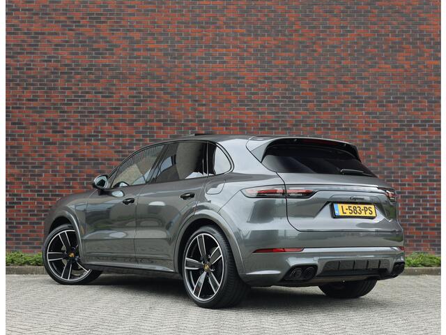 Porsche CAYENNE 3.0 E-Hybrid | Sport Chrono - Pano - BOSE