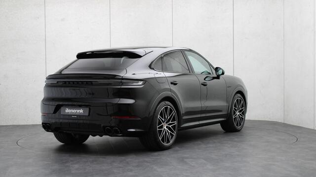 Porsche CAYENNE Coupé 3.0 E-Hybrid Black Edition SportDesign | InnoDrive | Soft-Close | Bijrijdersdisplay | Trekhaak | Sportuitlaat | BOSE Sound | Panoramadak