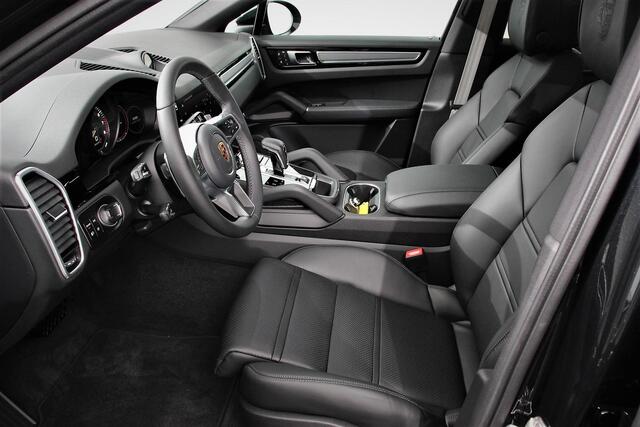 Porsche CAYENNE Coupé 3.0 E-Hybrid 462pk Platinum Edition DEMO! Luchtvering Leder Panoramadak Camera Navigatie Elektrisch bedienbare achterklep Apple Carplay/ Android Auto Sfeerverlichting Cruise control