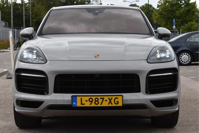 Porsche CAYENNE Coupé 3.0 E-Hybrid 462 pk Chrono | NL-Auto | Luchtvering | Pano |Standkachel | 360 gr.camera | Full LED | Netjes