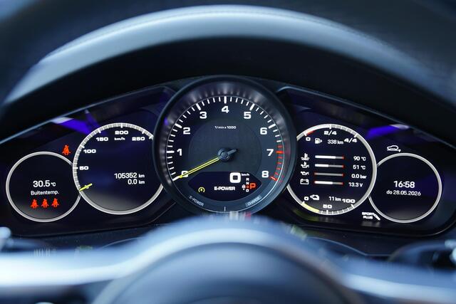 Porsche CAYENNE 3.0 E-Hybrid / Head Up / Facelift / Panoramadak