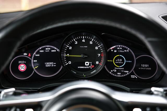 Porsche CAYENNE 3.0 E-Hybrid | Panodak | SportChrono | 21"LM