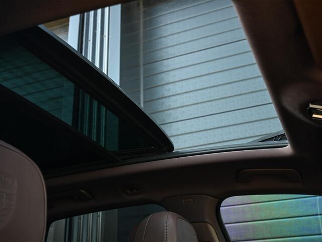 Porsche CAYENNE 3.0 E-Hybrid NL-Auto | Panoramadak | Bose | 360 Camera | Soft Close | Sport Chrono | 14-Wegs Memory Seats | Ambiance Interieur | Luchtvering | Stoelverwarming |