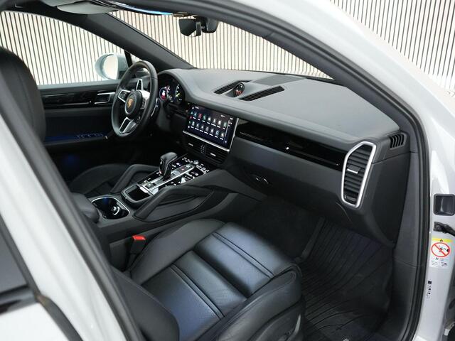 Porsche CAYENNE 3.0 E-Hybrid |sportdesign|krijt|panoramadak|Bose|PASM|sportuitlaat|memory|Apple Carplay|blind spot|PDLS|360 camera|stoelverwarming|22" sport classic|