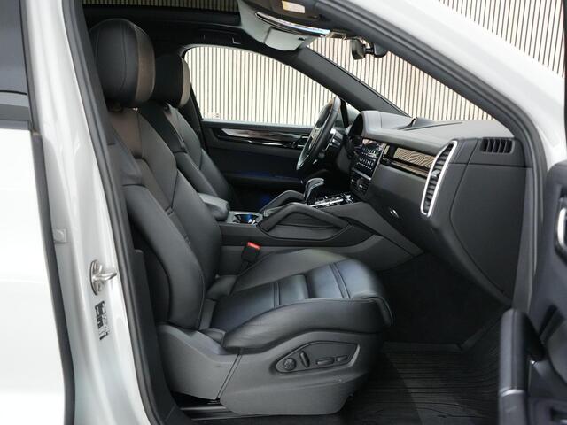 Porsche CAYENNE 3.0 E-Hybrid |sportdesign|krijt|panoramadak|Bose|PASM|sportuitlaat|memory|Apple Carplay|blind spot|PDLS|360 camera|stoelverwarming|22" sport classic|