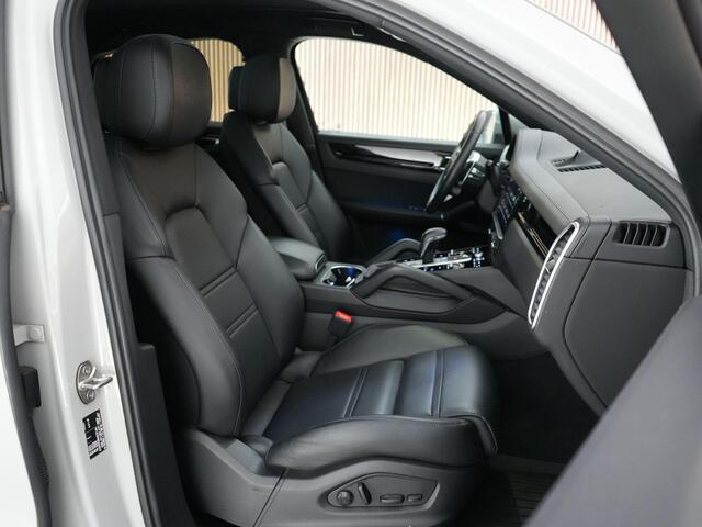Porsche CAYENNE 3.0 E-Hybrid |sportdesign|krijt|panoramadak|Bose|PASM|sportuitlaat|memory|Apple Carplay|blind spot|PDLS|360 camera|stoelverwarming|22" sport classic|