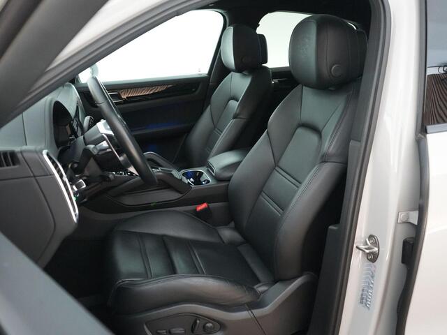 Porsche CAYENNE 3.0 E-Hybrid |sportdesign|krijt|panoramadak|Bose|PASM|sportuitlaat|memory|Apple Carplay|blind spot|PDLS|360 camera|stoelverwarming|22" sport classic|