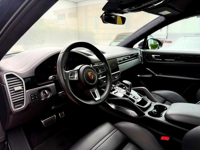 Porsche CAYENNE 4.0 Turbo 405kW/550pk Tiptronic S Techart! PANODAMADAK + LUCHTVERING + SPORT DESIGN + RSE + STUURVERWARMING + 18-WEG STOELEN + 4-WIELSTURING + PSCB REMSYSTEEM + STOELVERWARMING V&A + KEYLESS + SOFTCLOSE + PDLS PLUS + SPORTUITLAAT + 22" LM-VELGEN!!