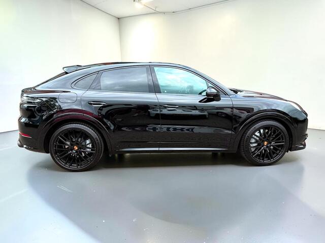 Porsche CAYENNE 4.0 Turbo 405kW/550pk Tiptronic S Techart! PANODAMADAK + LUCHTVERING + SPORT DESIGN + RSE + STUURVERWARMING + 18-WEG STOELEN + 4-WIELSTURING + PSCB REMSYSTEEM + STOELVERWARMING V&A + KEYLESS + SOFTCLOSE + PDLS PLUS + SPORTUITLAAT + 22" LM-VELGEN!!
