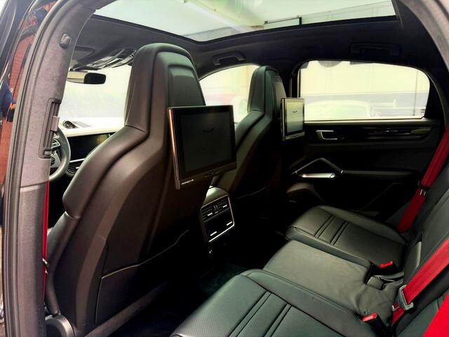Porsche CAYENNE 4.0 Turbo 405kW/550pk Tiptronic S Techart! PANODAMADAK + LUCHTVERING + SPORT DESIGN + RSE + STUURVERWARMING + 18-WEG STOELEN + 4-WIELSTURING + PSCB REMSYSTEEM + STOELVERWARMING V&A + KEYLESS + SOFTCLOSE + PDLS PLUS + SPORTUITLAAT + 22" LM-VELGEN!!