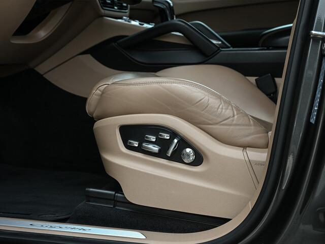 Porsche CAYENNE 3.0 E-Hybrid NL-Auto | Dealeronderhouden | Panoramadak | 18 Wegs Memory Seats | Bose | 360 Camera | HUD | Achterasbesturing | Sport Chrono | Luchtvering | Soft Close | Ambiance Interieur |