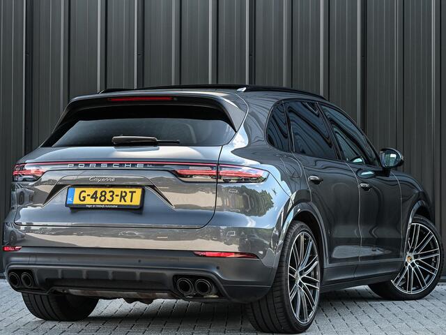 Porsche CAYENNE 3.0 E-Hybrid NL-Auto | Dealeronderhouden | Panoramadak | 18 Wegs Memory Seats | Bose | 360 Camera | HUD | Achterasbesturing | Sport Chrono | Luchtvering | Soft Close | Ambiance Interieur |