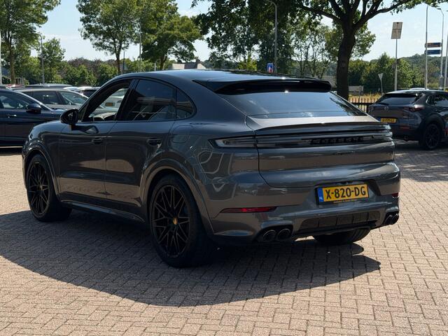 Porsche CAYENNE Coupé 3.0 E-Hybrid / SOH 91,4% / Trekhaak / Panoramadak / 360Camera / Head-up / Passenger Display / Keyless / Sportdesign+Chrono / 22'' / Keyless / Laser LED / Sportuitlaat / Bose / Stoelventilatie+Verwarmd