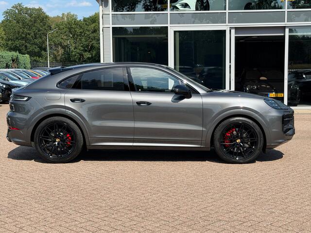 Porsche CAYENNE Coupé 3.0 E-Hybrid / SOH 91,4% / Trekhaak / Panoramadak / 360Camera / Head-up / Passenger Display / Keyless / Sportdesign+Chrono / 22'' / Keyless / Laser LED / Sportuitlaat / Bose / Stoelventilatie+Verwarmd
