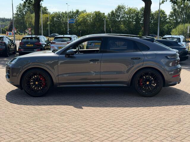 Porsche CAYENNE Coupé 3.0 E-Hybrid / SOH 91,4% / Trekhaak / Panoramadak / 360Camera / Head-up / Passenger Display / Keyless / Sportdesign+Chrono / 22'' / Keyless / Laser LED / Sportuitlaat / Bose / Stoelventilatie+Verwarmd