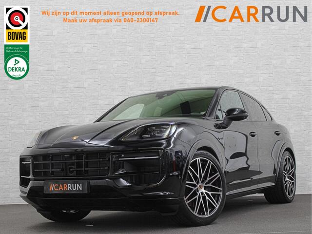 Porsche CAYENNE Coupé 3.0 E-Hybrid | Passenger Display | 360 Camera | Sport-Design | ACC | Sport-Chrono | Soft-Close | BOSE | Panorama | Trekhaak 3500kg trekgewicht | 4-Zone Clima | Matrix-LED | Keyless-Entry | Sfeerverlichting | Luchtvering | 22 Inch | Leder Dashboard |