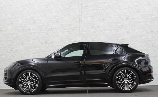 Porsche CAYENNE Coupé 3.0 E-Hybrid | Passenger Display | 360 Camera | Sport-Design | ACC | Sport-Chrono | Soft-Close | BOSE | Panorama | Trekhaak 3500kg trekgewicht | 4-Zone Clima | Matrix-LED | Keyless-Entry | Sfeerverlichting | Luchtvering | 22 Inch | Leder Dashboard |
