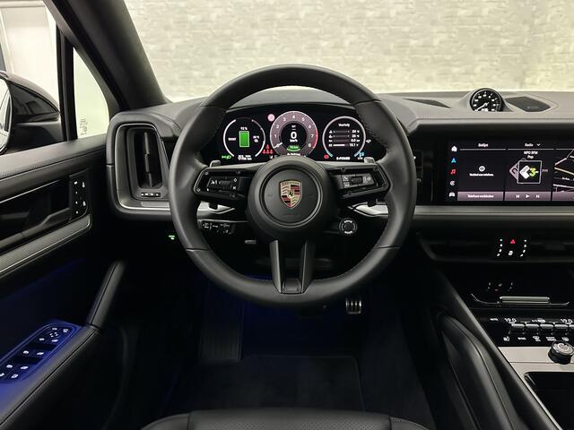 Porsche CAYENNE Coupé 3.0 E-Hybrid | Passenger Display | 360 Camera | Sport-Design | ACC | Sport-Chrono | Soft-Close | BOSE | Panorama | Trekhaak 3500kg trekgewicht | 4-Zone Clima | Matrix-LED | Keyless-Entry | Sfeerverlichting | Luchtvering | 22 Inch | Leder Dashboard |