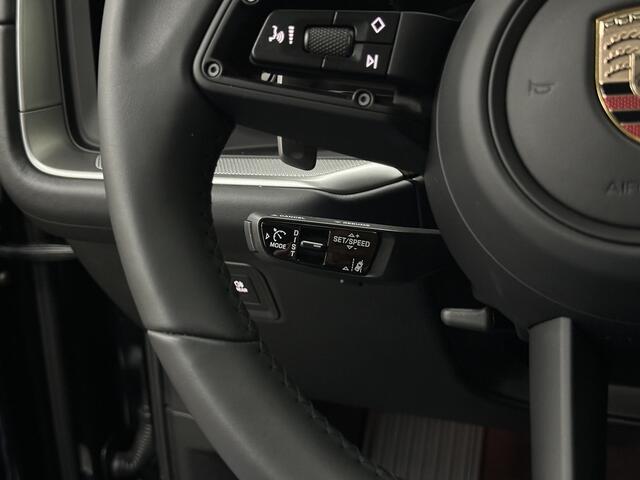 Porsche CAYENNE Coupé 3.0 E-Hybrid | Passenger Display | 360 Camera | Sport-Design | ACC | Sport-Chrono | Soft-Close | BOSE | Panorama | Trekhaak 3500kg trekgewicht | 4-Zone Clima | Matrix-LED | Keyless-Entry | Sfeerverlichting | Luchtvering | 22 Inch | Leder Dashboard |