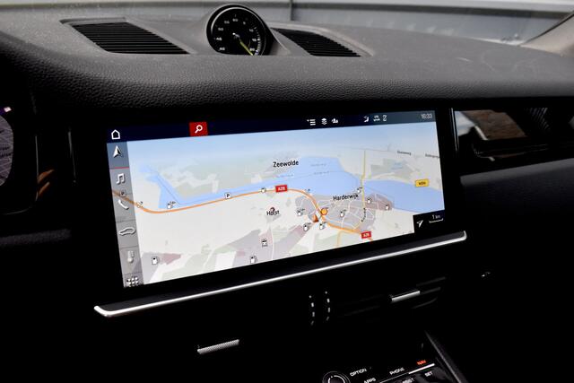 Porsche CAYENNE Coupé 3.0 E-Hybrid 462pk Sport Chrono | Pano | 360 Camera | 21'' Wielen | Luchtvering | Stuurverwarming | Stoel + Achterbankverwarming | LED Achterlichten donker |