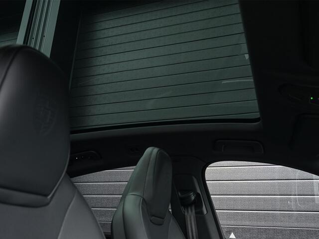 Porsche CAYENNE Coupé 3.0 E-Hybrid Sport Design | NL-Auto | Sportuitlaat | Panoramadak | 18 Wegs Memory Seats | 4-Wiel Besturing | 360 Camera | Adaptive Cruise | Stoelverwarming + Ventilatie | Bose | Luchtvering | Sport Chrono | Interieurpakket Carbon | Soft Close |