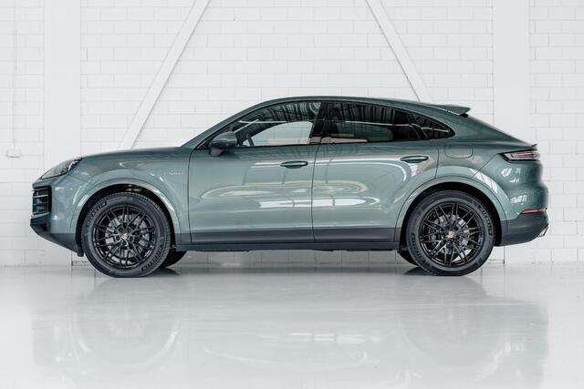 Porsche CAYENNE Coupé E-Hybrid l PTS Malachite Green l Porsche Exclusive interieur