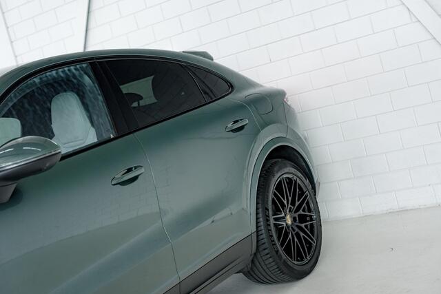 Porsche CAYENNE Coupé E-Hybrid l PTS Malachite Green l Porsche Exclusive interieur