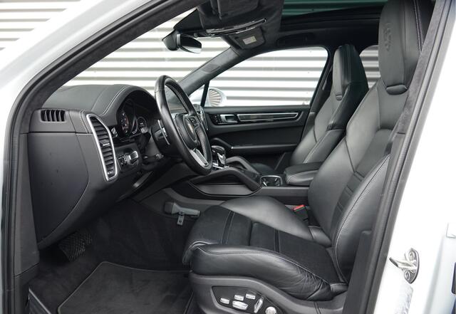 Porsche CAYENNE 3.0 E-Hybrid SportDesign | Keramisch | Burmester | Alcantara | Panodak | Trekhaak | Achteras Bes. |