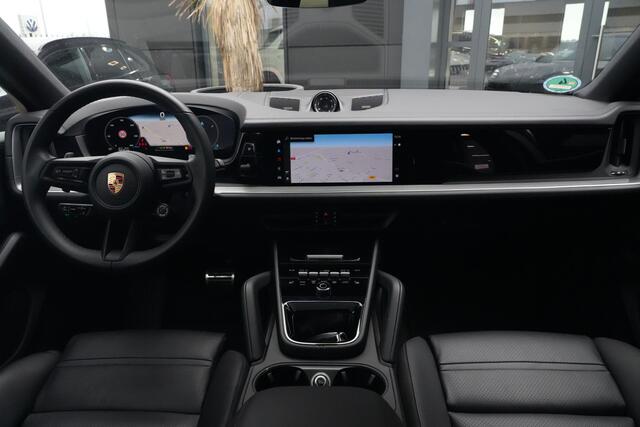 Porsche CAYENNE Coupé 3.0 S E-Hybrid | 520PK | Pano | SportChrono | HUD | 360° Camera Porsche Cayenne S E-Hybrid Coupé | 3.0 V6 Turbo Plug-in Hybrid | 520 PK | 750 Nm | 0-100 km/u 4,7 sec. | 263 km/u | 4WD | 8-traps Tiptronic S | 77-82 km elektrisch bereik
