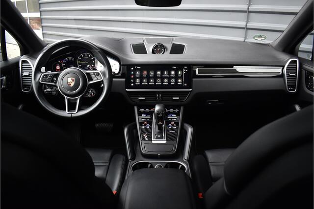 Porsche CAYENNE Coupé 3.0 E-Hybrid Platinum Edition SportDesign *Krijt* | Sportuitlaat | ACC | Trekhaak | Ventilatie | Achterasbesturing | Bose | Head-Up | 22'' Wielen |