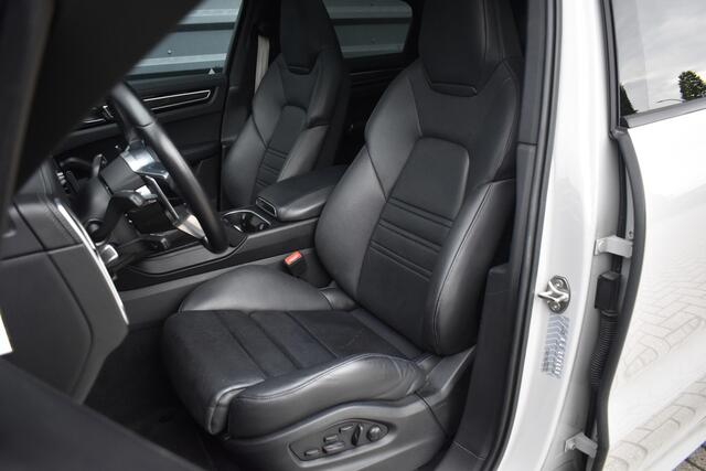 Porsche CAYENNE Coupé 3.0 E-Hybrid Platinum Edition SportDesign *Krijt* | Sportuitlaat | ACC | Trekhaak | Ventilatie | Achterasbesturing | Bose | Head-Up | 22'' Wielen |