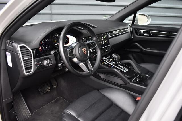 Porsche CAYENNE Coupé 3.0 E-Hybrid Platinum Edition SportDesign *Krijt* | Sportuitlaat | ACC | Trekhaak | Ventilatie | Achterasbesturing | Bose | Head-Up | 22'' Wielen |